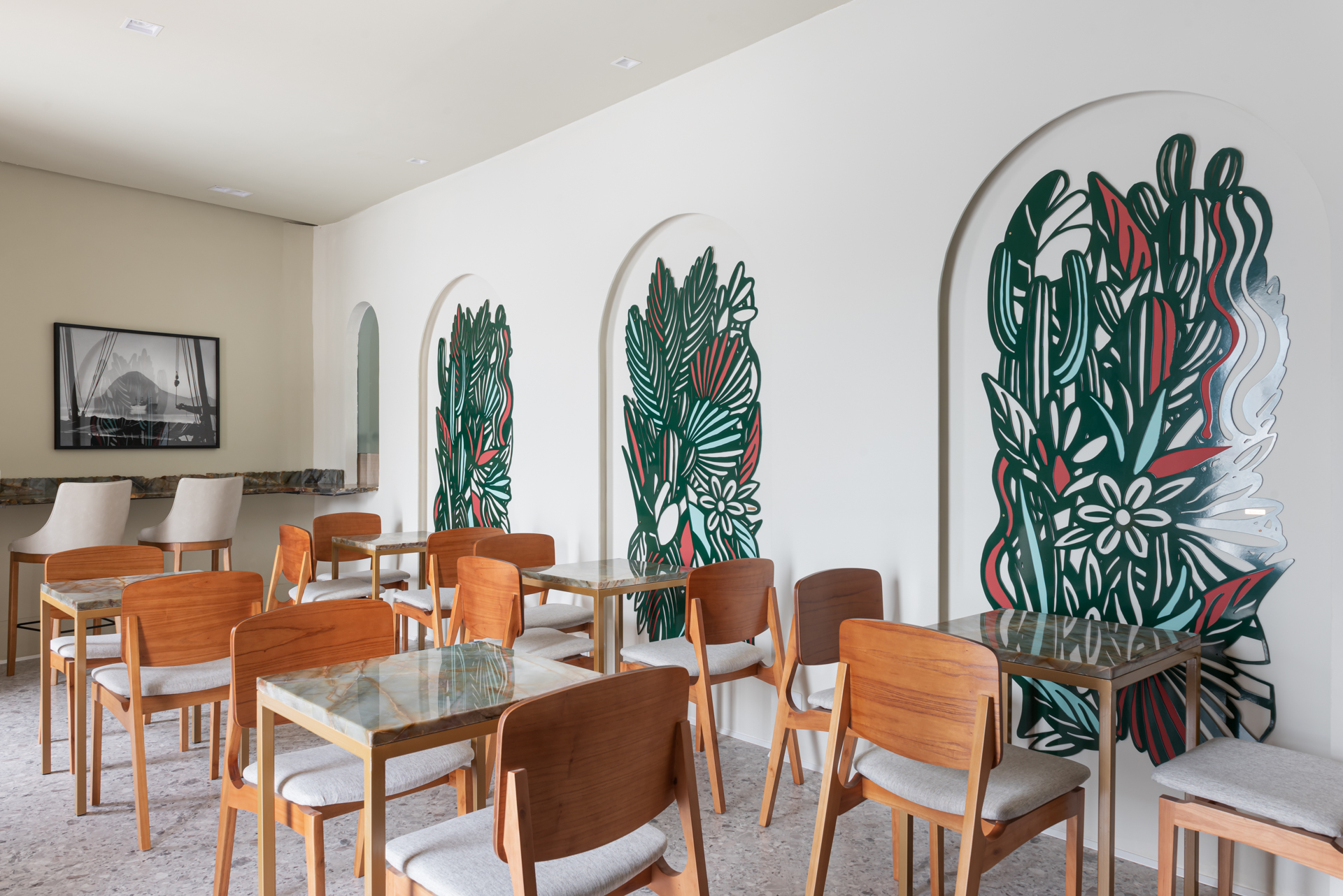 Renata Tristão Café da Casa CASACOR Espírito Santo 2022 mesa cadeira arte quadro