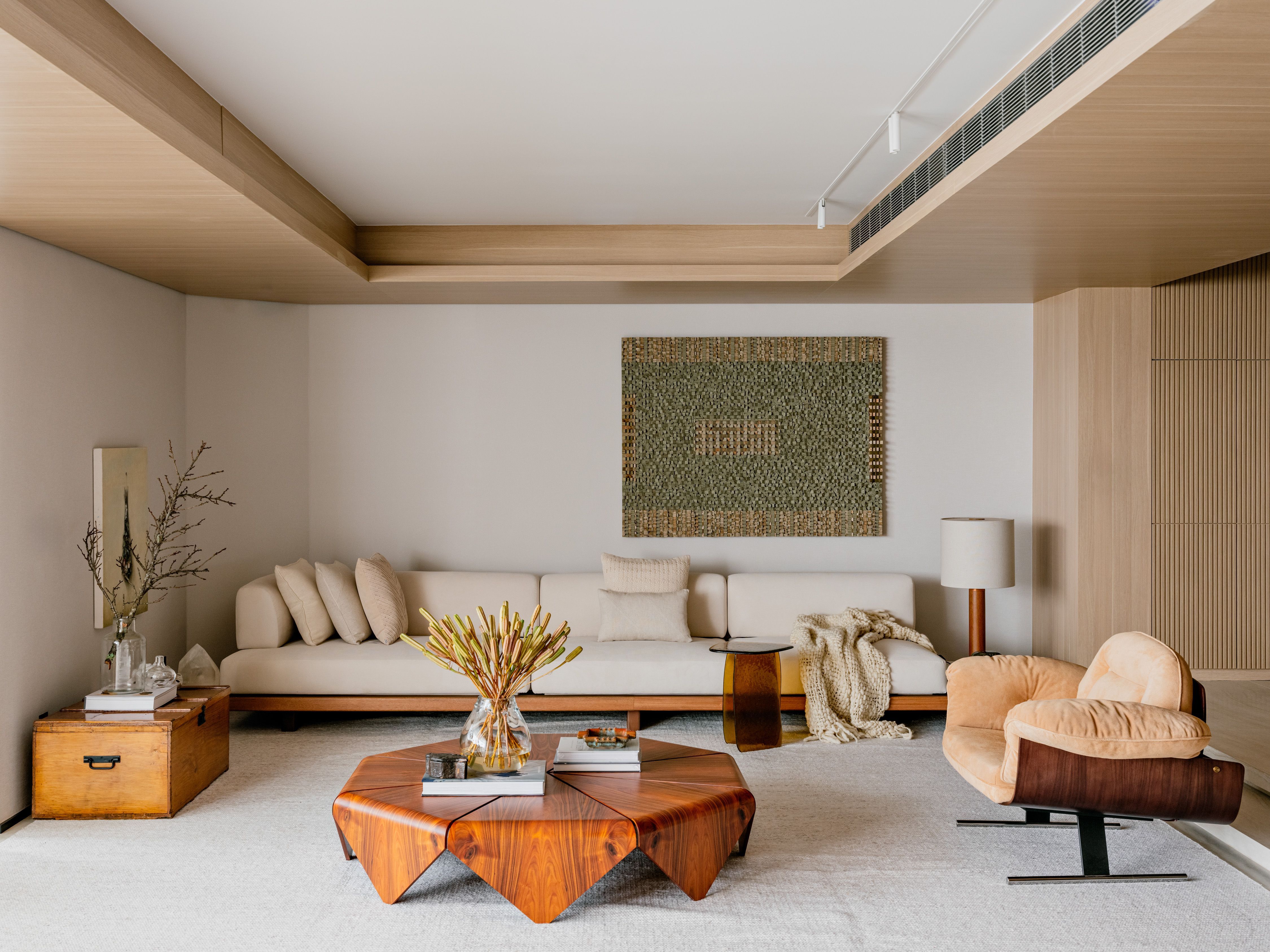 Apartamento antigo é modernizado sem perder o layout original