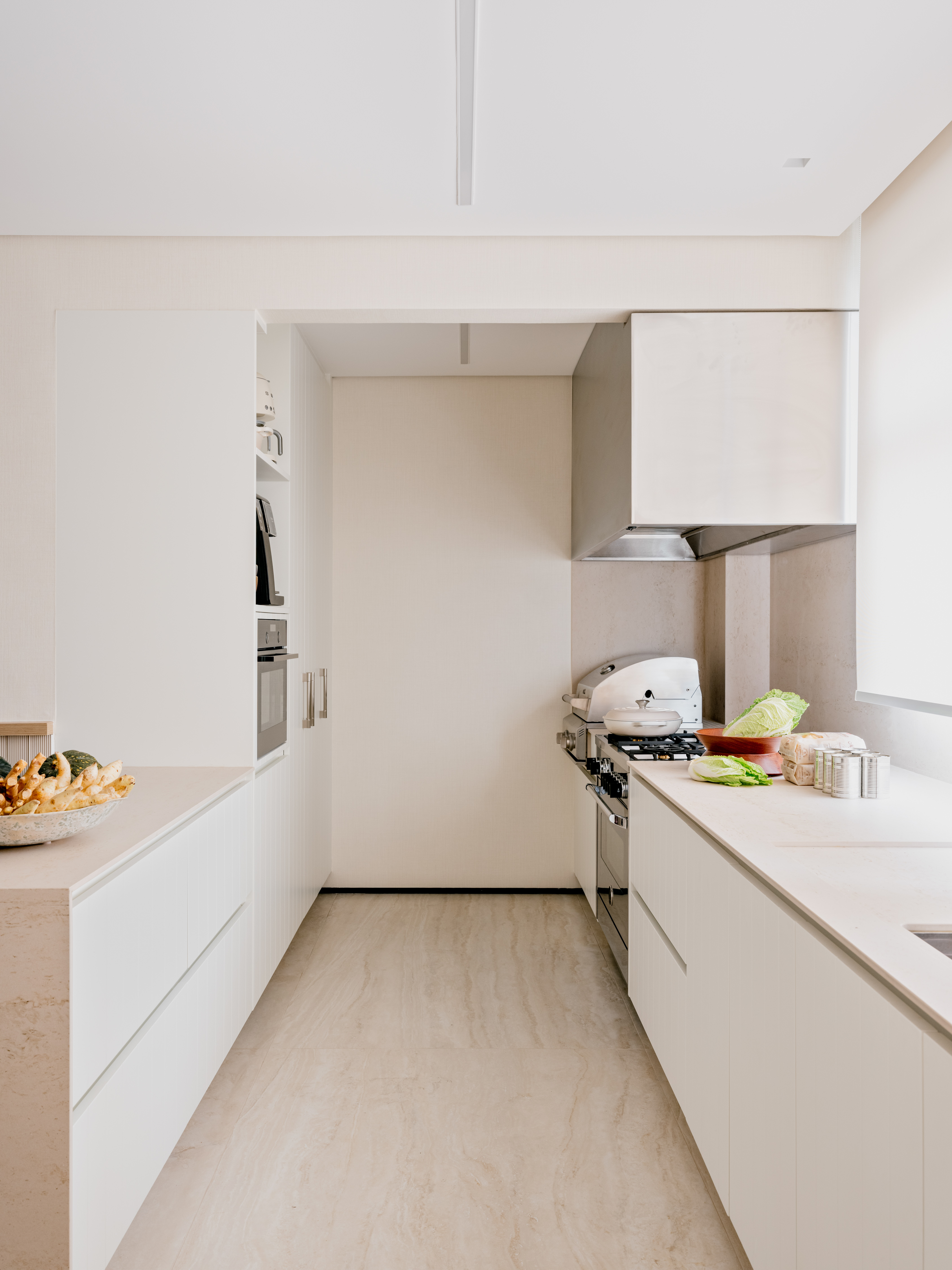 Apartamento antigo é modernizado sem perder o layout original