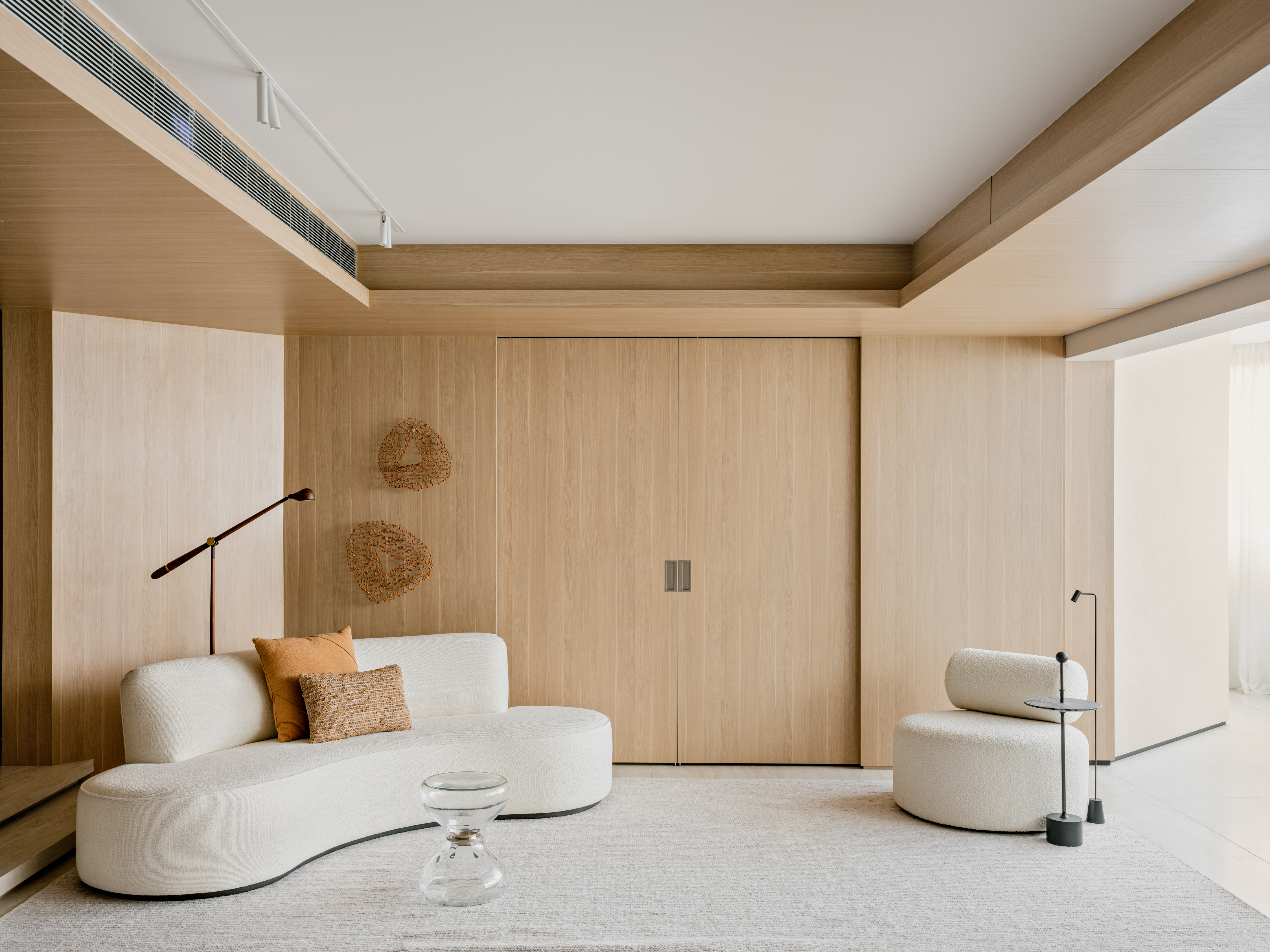 Apartamento antigo é modernizado sem perder o layout original