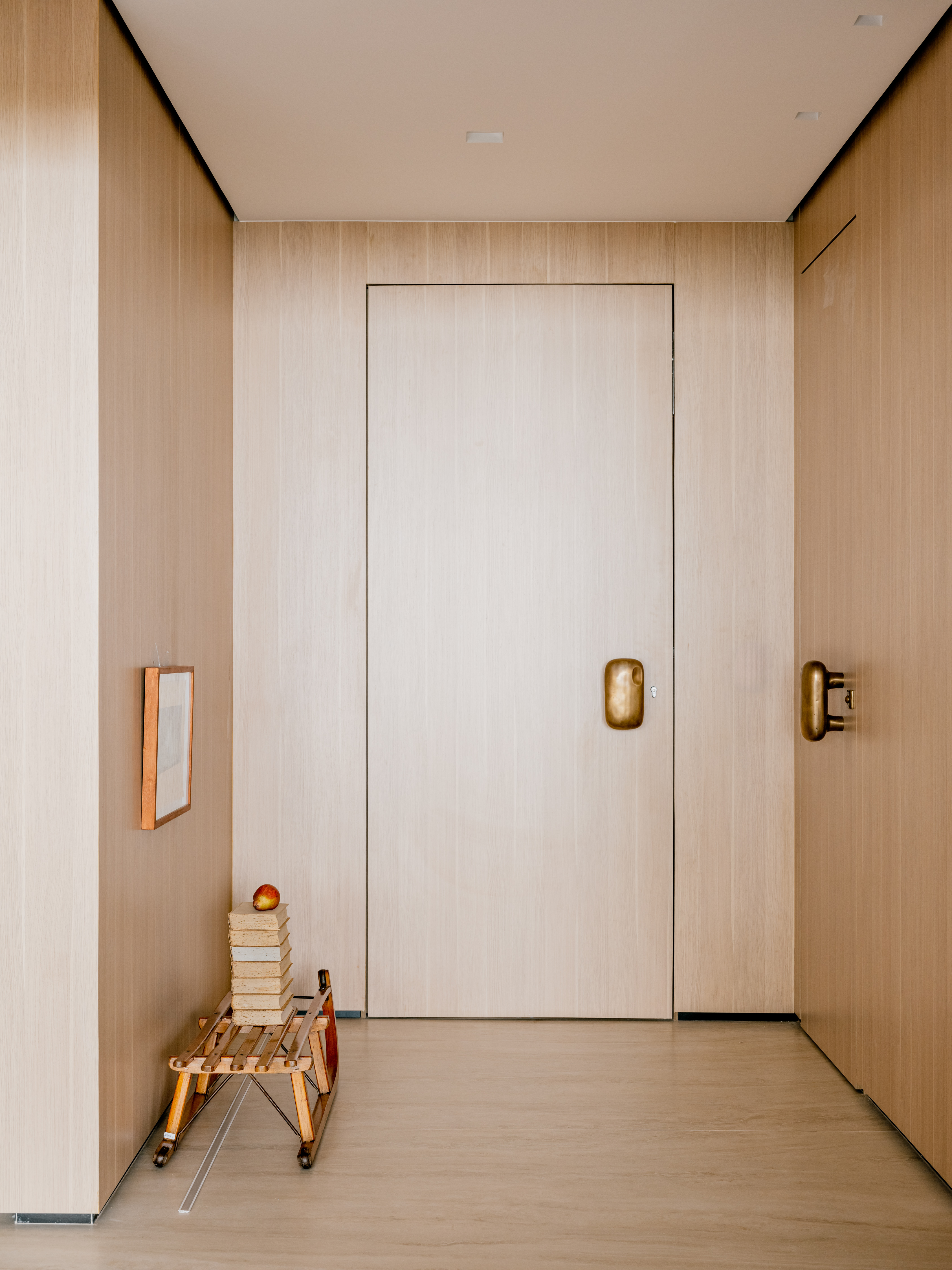 Apartamento antigo é modernizado sem perder o layout original