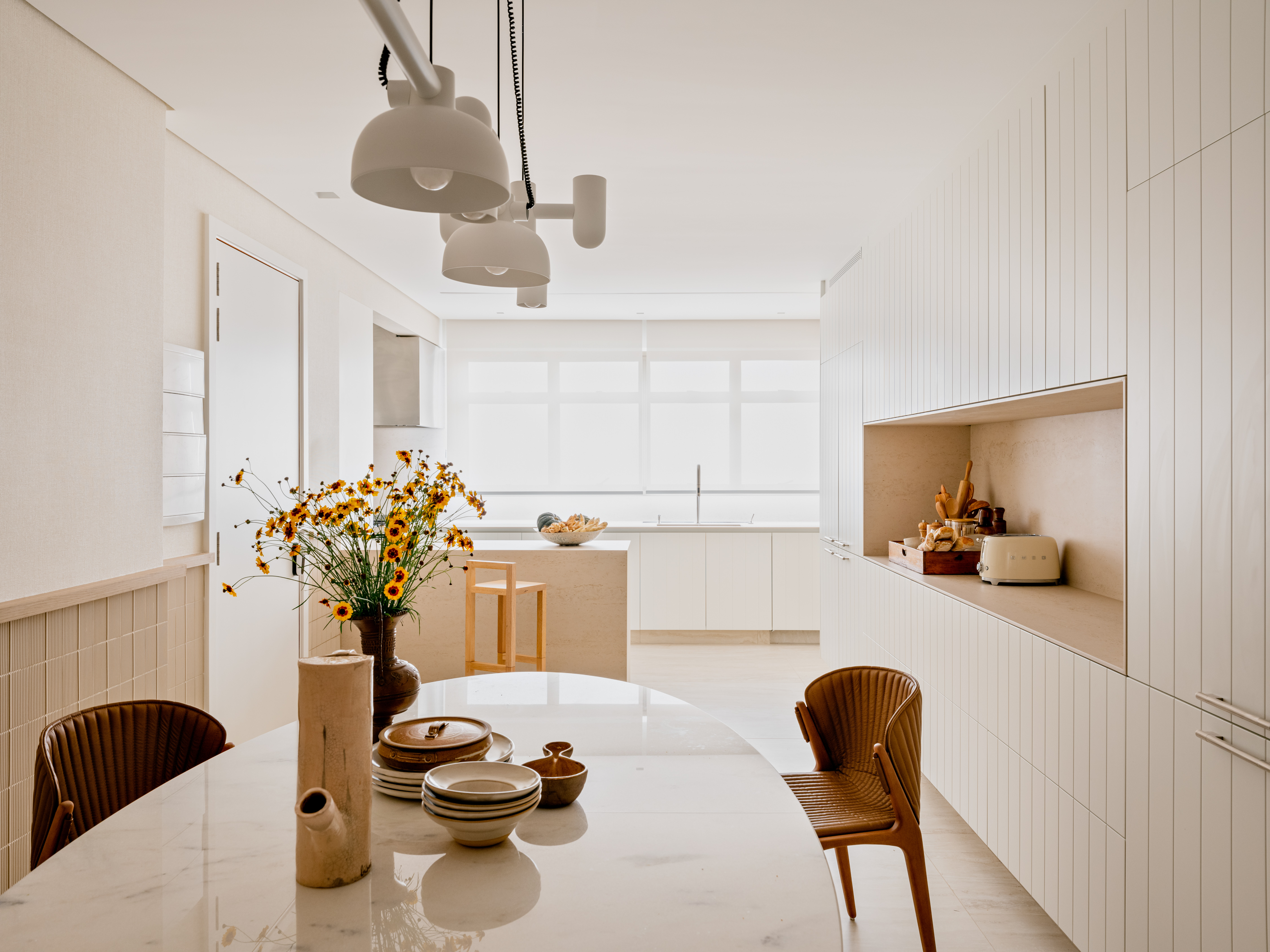 Apartamento antigo é modernizado sem perder o layout original