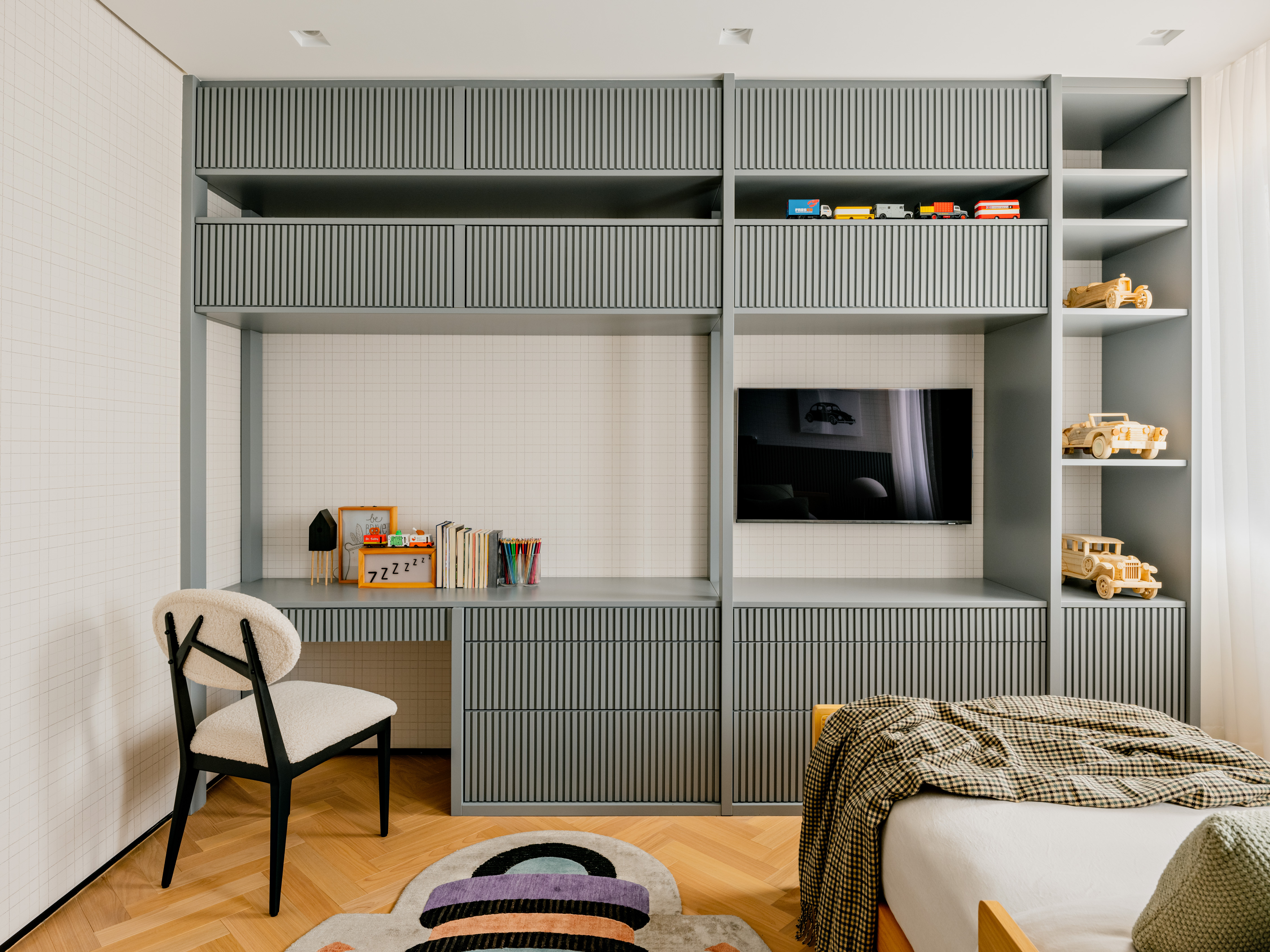 Apartamento antigo é modernizado sem perder o layout original