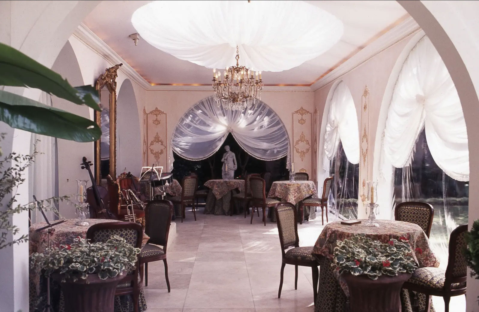 Ambiente de Ana Maria Vieira Santos en el evento de São Paulo adopta el estilo europeo.