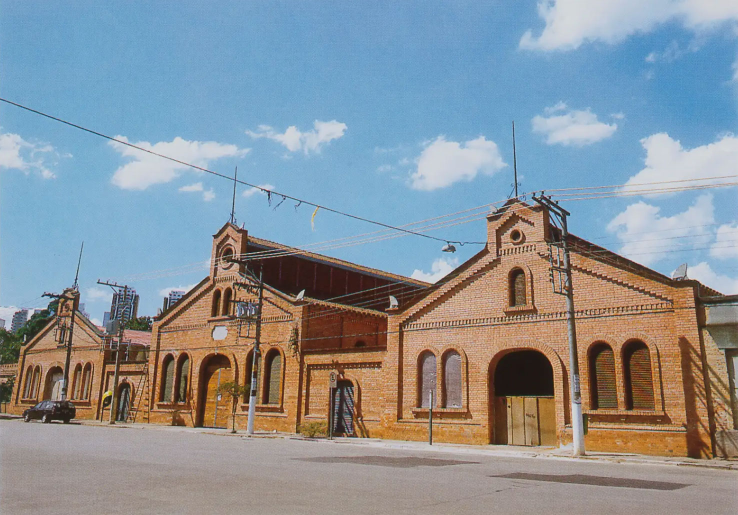 Fachada de la Cinemateca Brasileira, que albergó la CASACOR São Paulo en 2000.