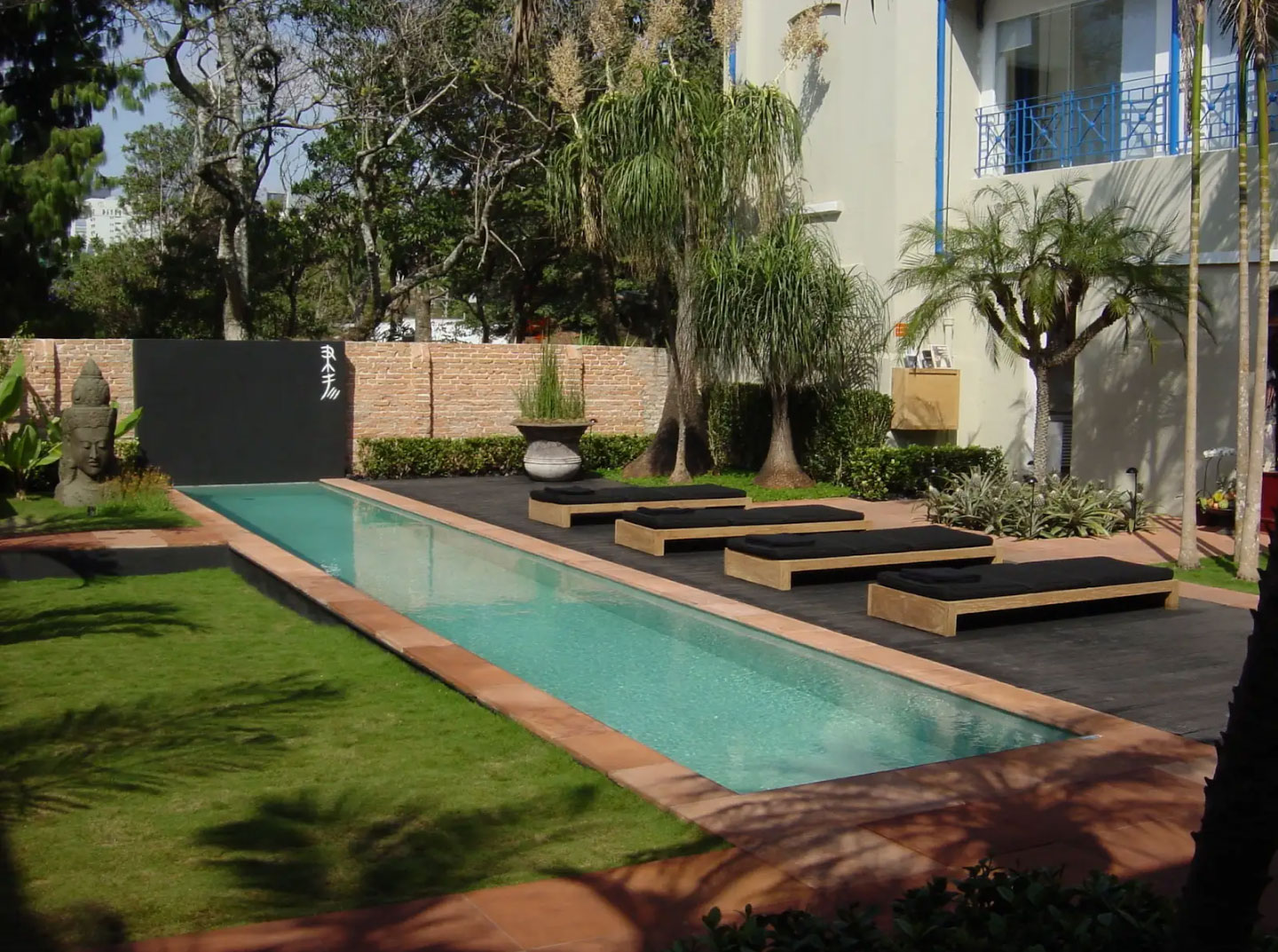 Gilberto Elkis hizo el proyecto alrededor de la piscina en la muestra paulistana.