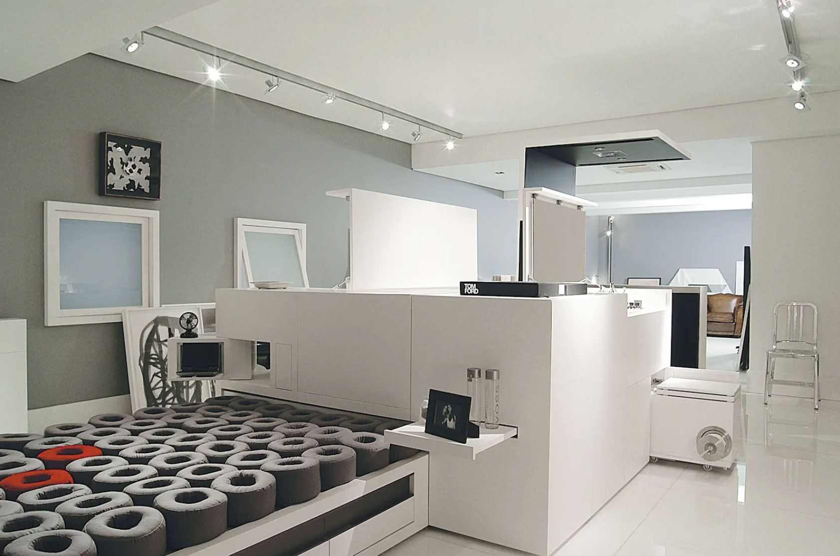 Solución para apartamentos pequeños exhibida por João Armentano en la muestra paulistana.