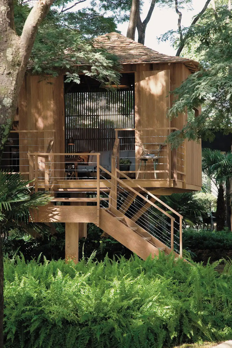 Casa en el árbol diseñada por Fernanda Abs y Fred Benedetti en el área externa del Jockey Club.