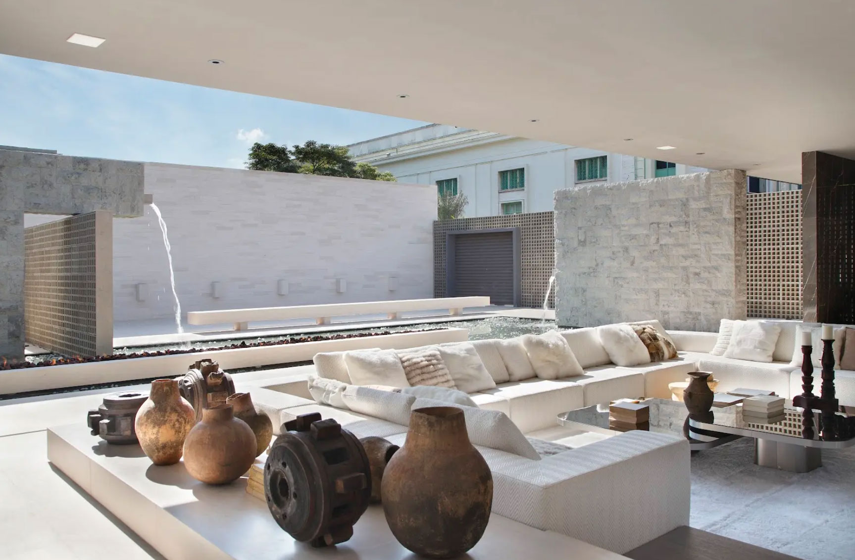 Villa Deca, de Guilherme Torres, para CASACOR São Paulo.